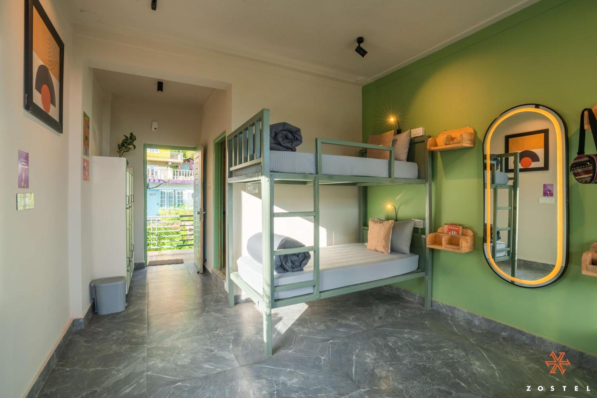 A Pousada Zostel Dharamkot McLeod Ganj Exterior foto