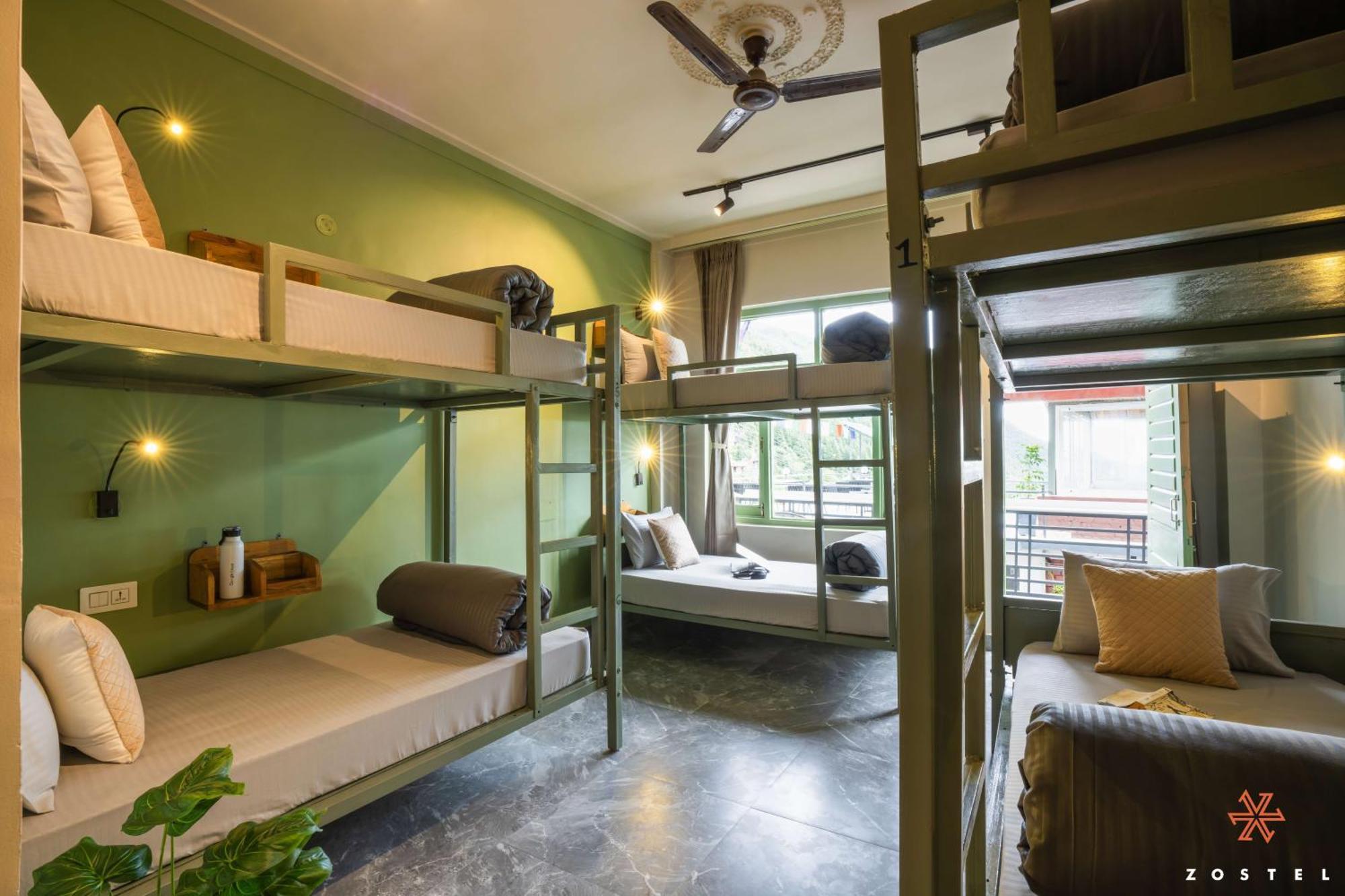 A Pousada Zostel Dharamkot McLeod Ganj Exterior foto