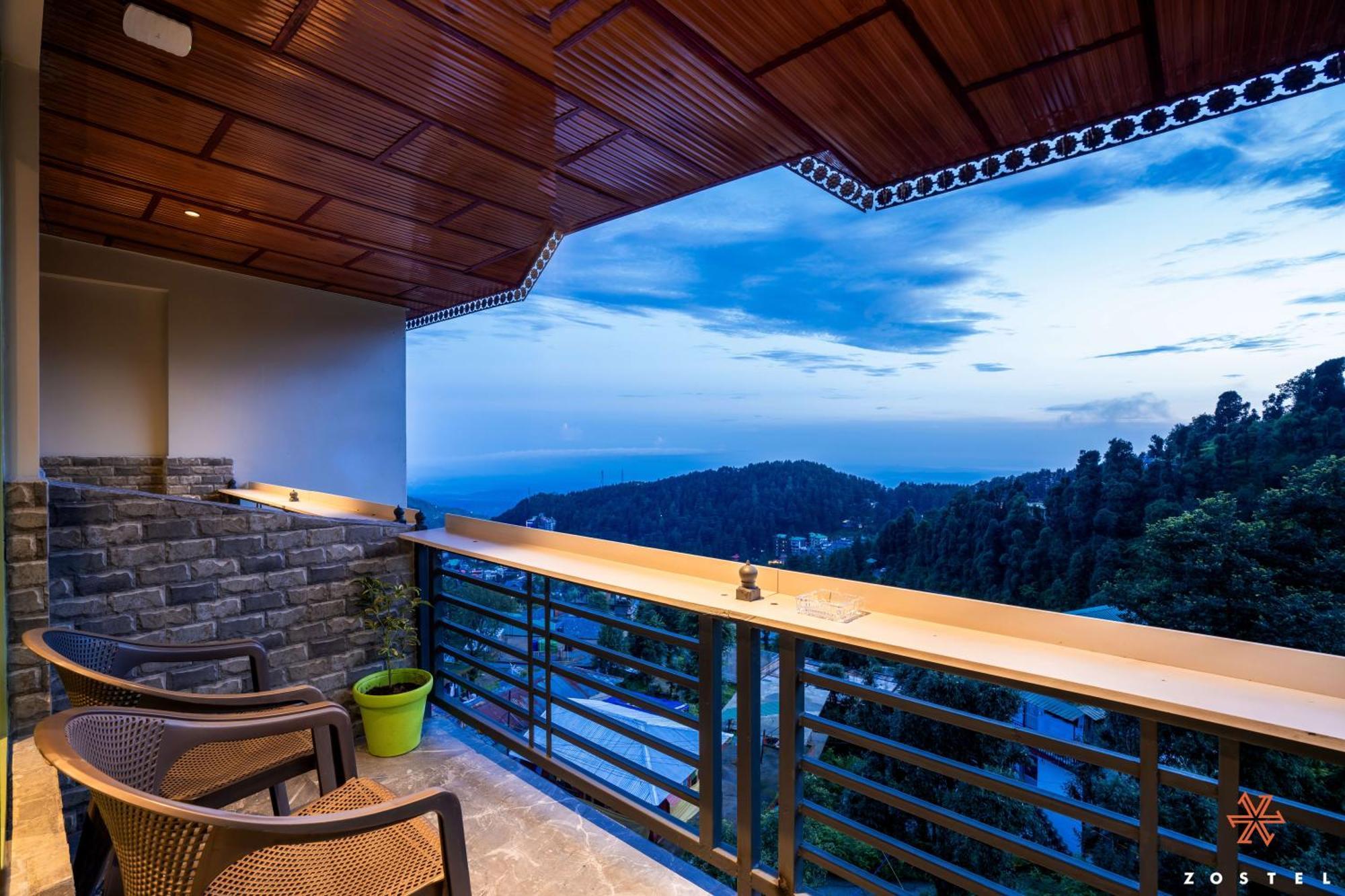 A Pousada Zostel Dharamkot McLeod Ganj Exterior foto