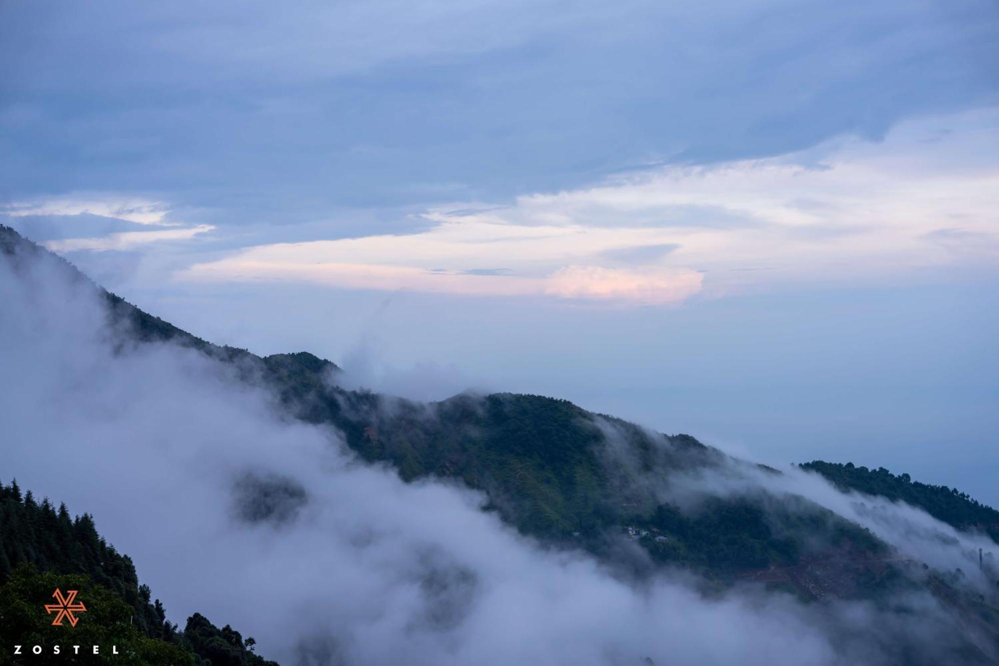 A Pousada Zostel Dharamkot McLeod Ganj Exterior foto