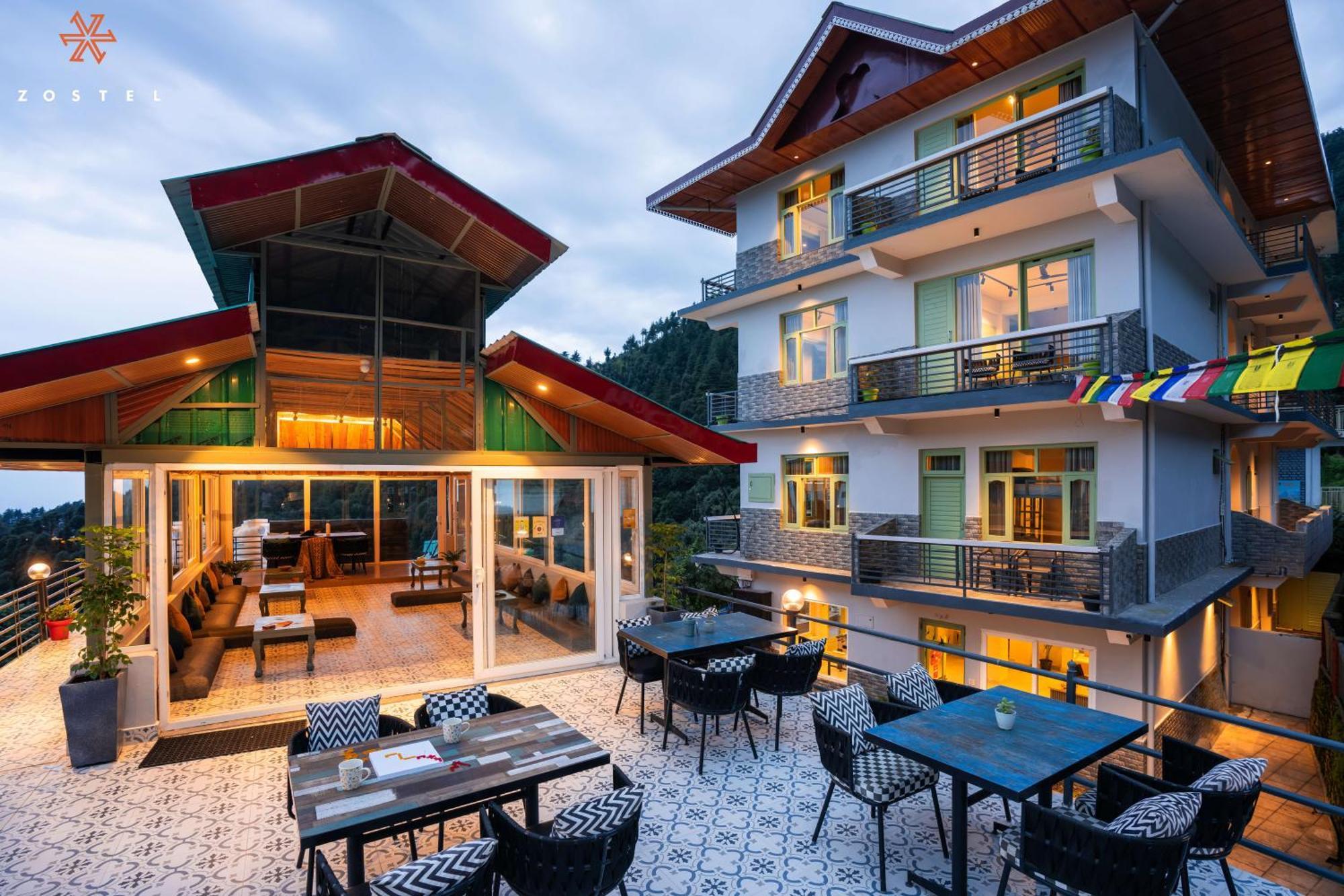 A Pousada Zostel Dharamkot McLeod Ganj Exterior foto