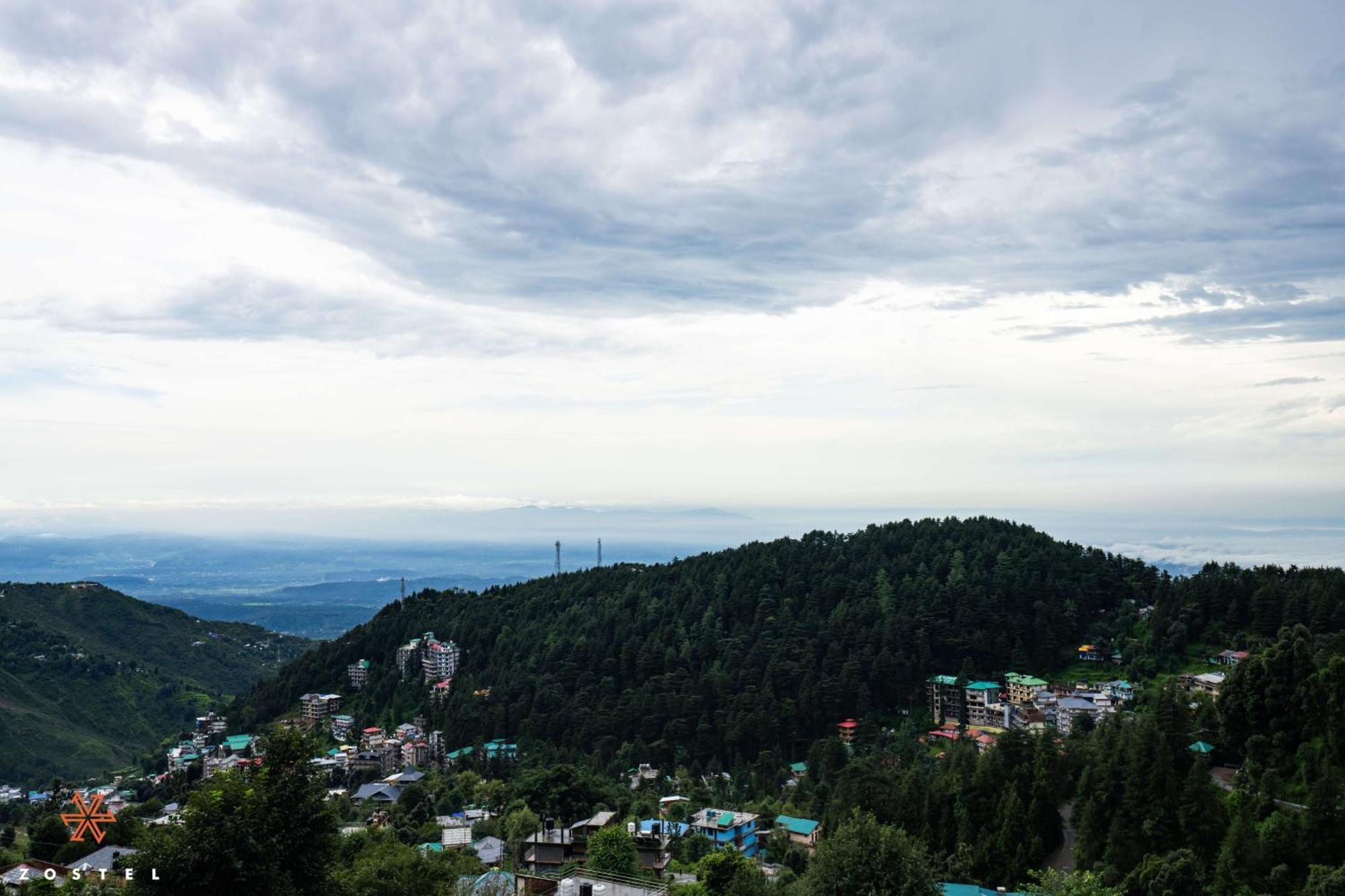 A Pousada Zostel Dharamkot McLeod Ganj Exterior foto