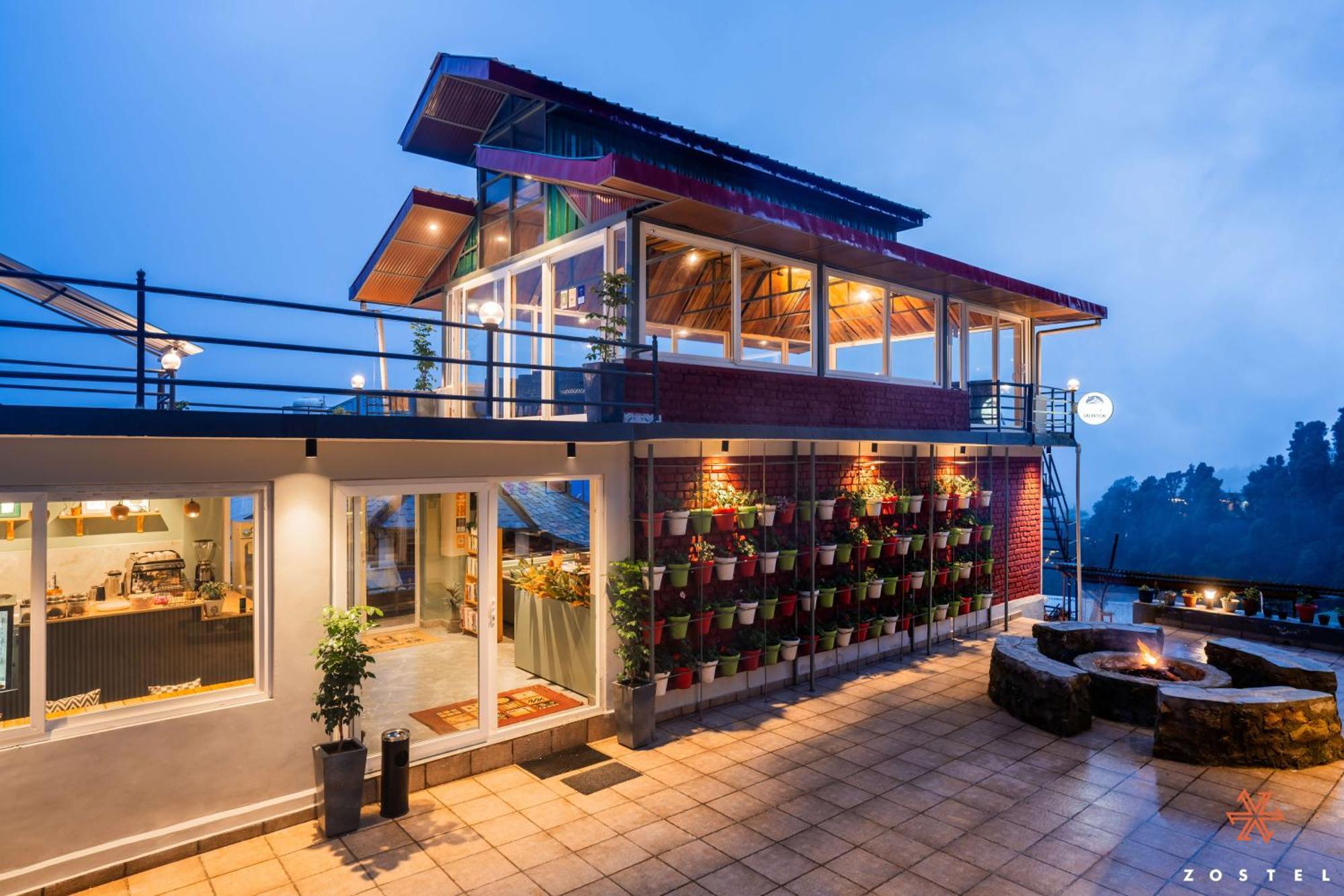 A Pousada Zostel Dharamkot McLeod Ganj Exterior foto