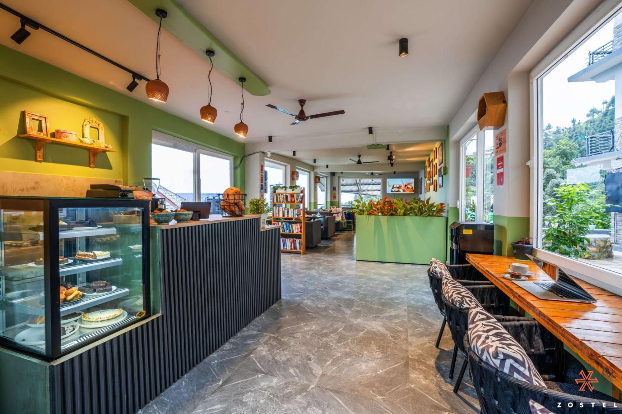 A Pousada Zostel Dharamkot McLeod Ganj Exterior foto
